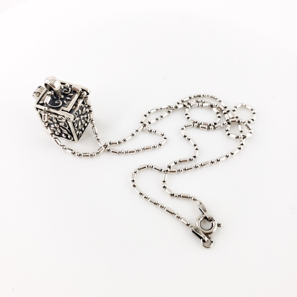 Sterling silver necklace treasure box pendant - Picture 5 of 16